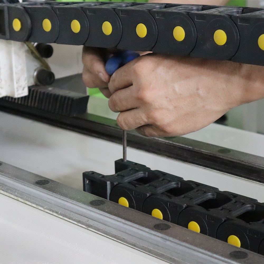 Assembly of a woodworking machine
